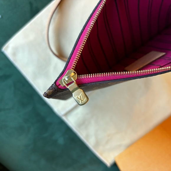Authentic Louis Vuitton Neverfull PM NEW pink monogram wristlet pouch - Picture 5 of 8